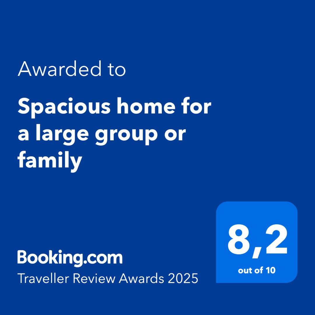 Spacious Home For A Large Group Or Family Кулера Екстериор снимка